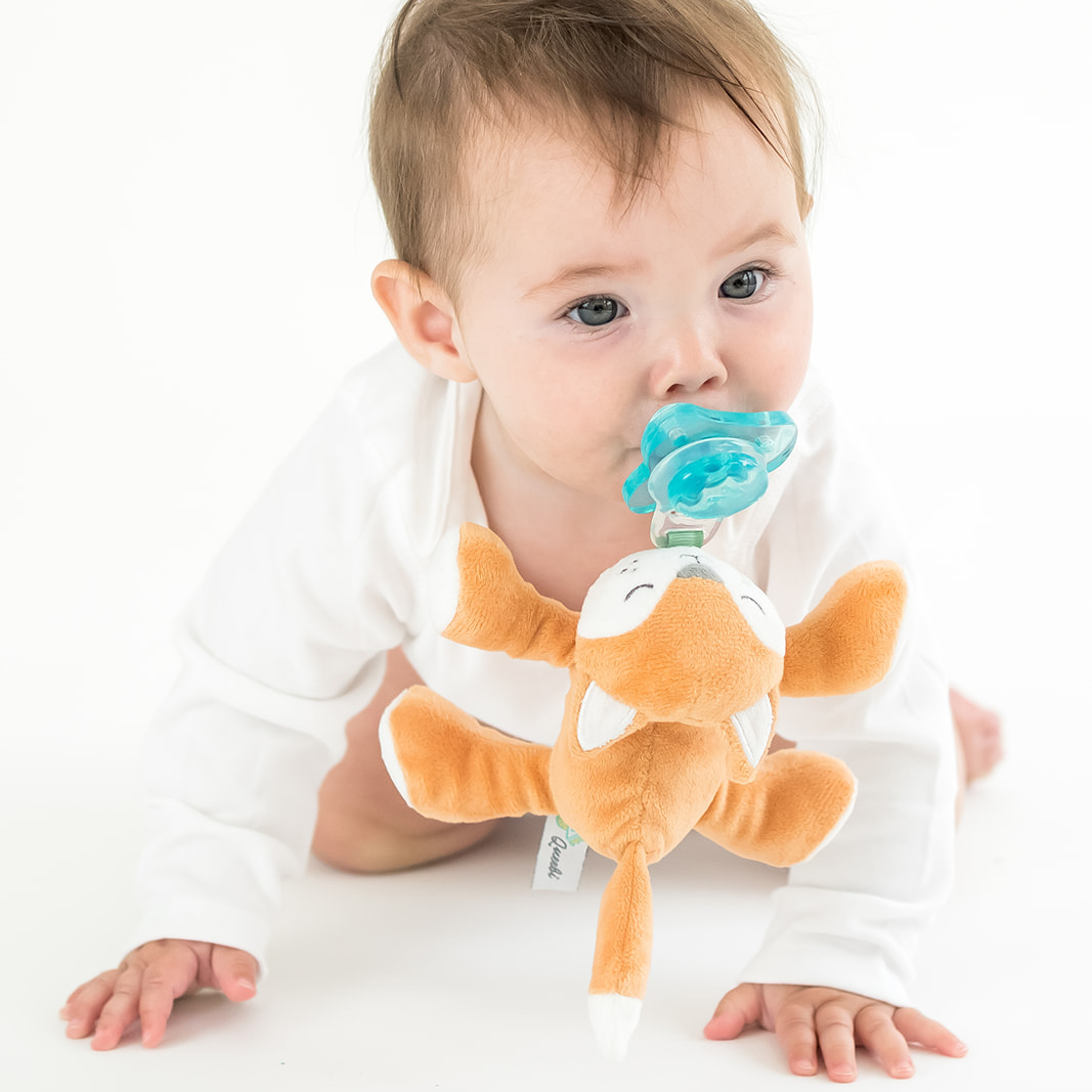 Queebi PaciBuddy Fox Pacifier Holder