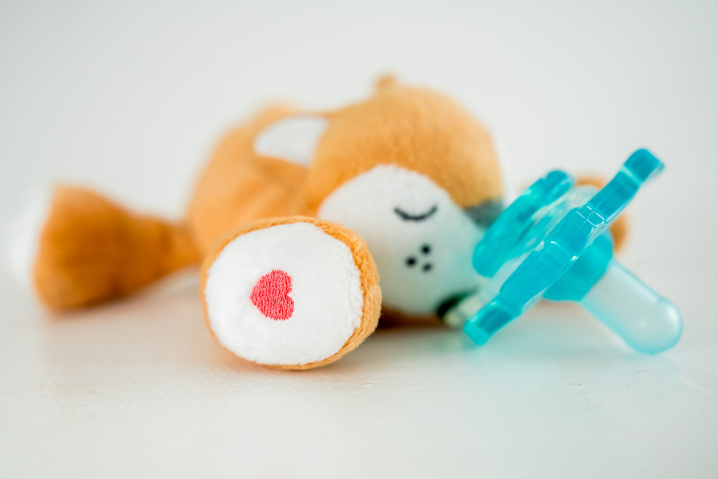 Queebi PaciBuddy Fox Pacifier Holder