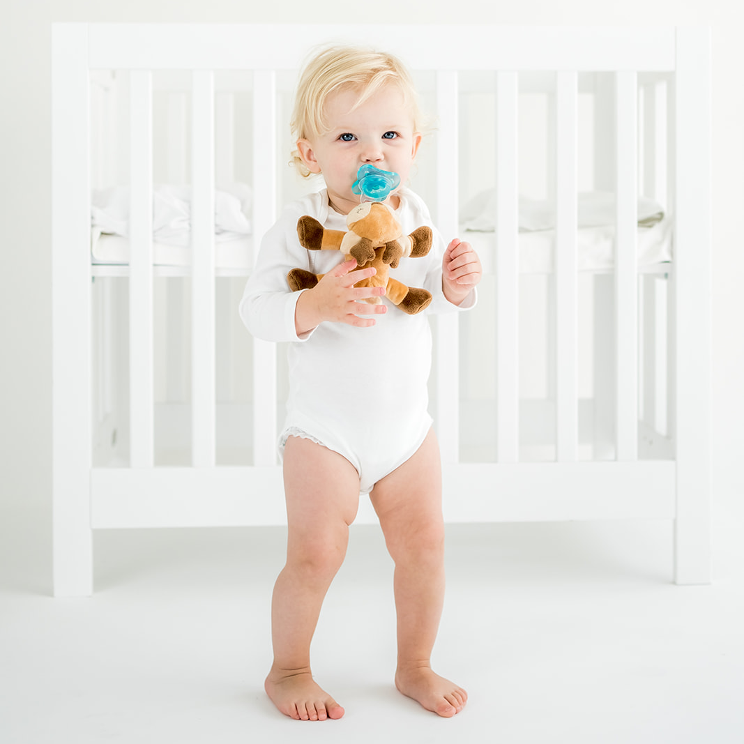 Queebi PaciBuddy Deer Pacifier Holder