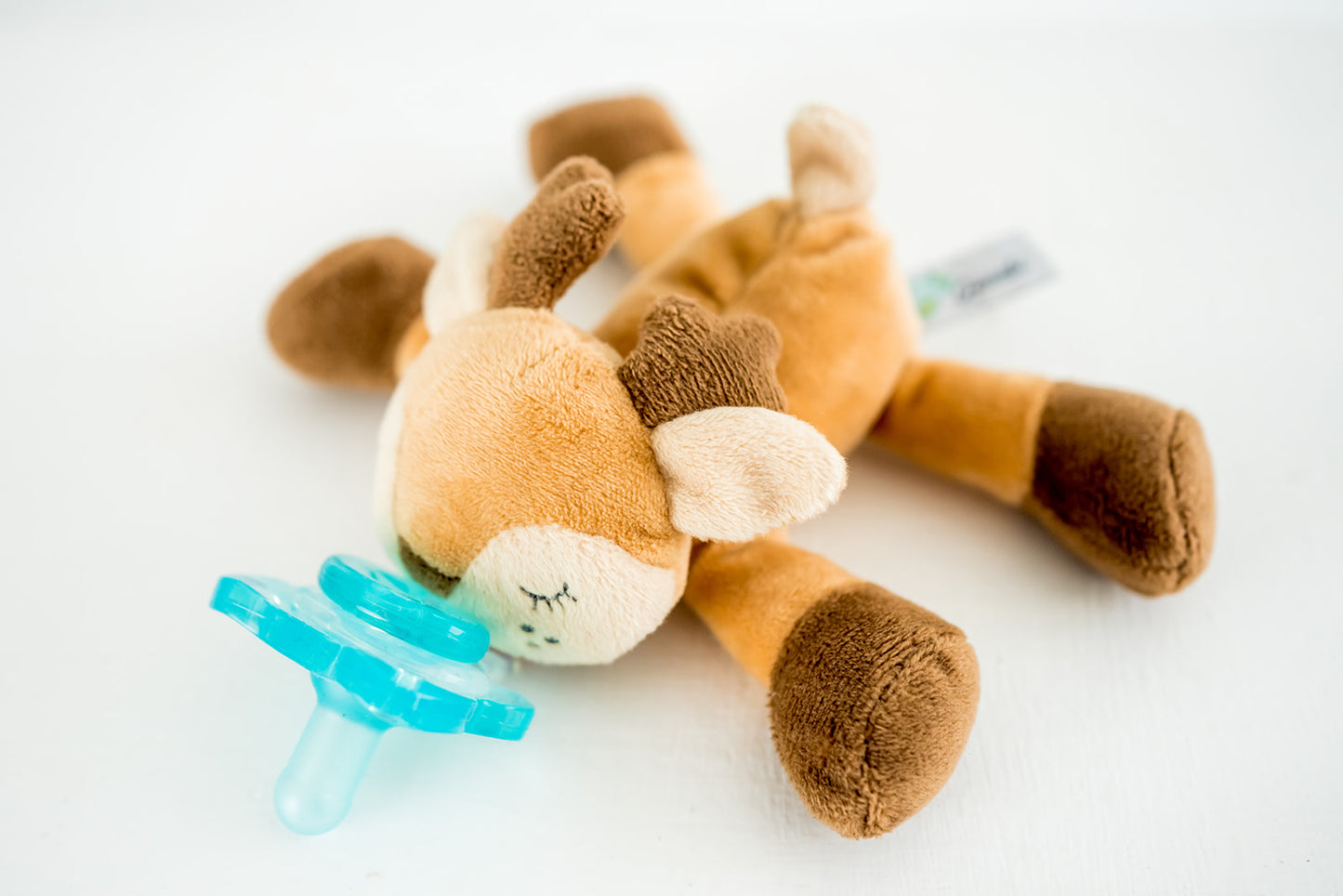 Queebi PaciBuddy Deer Pacifier Holder