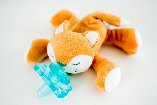Queebi PaciBuddy Fox Pacifier Holder