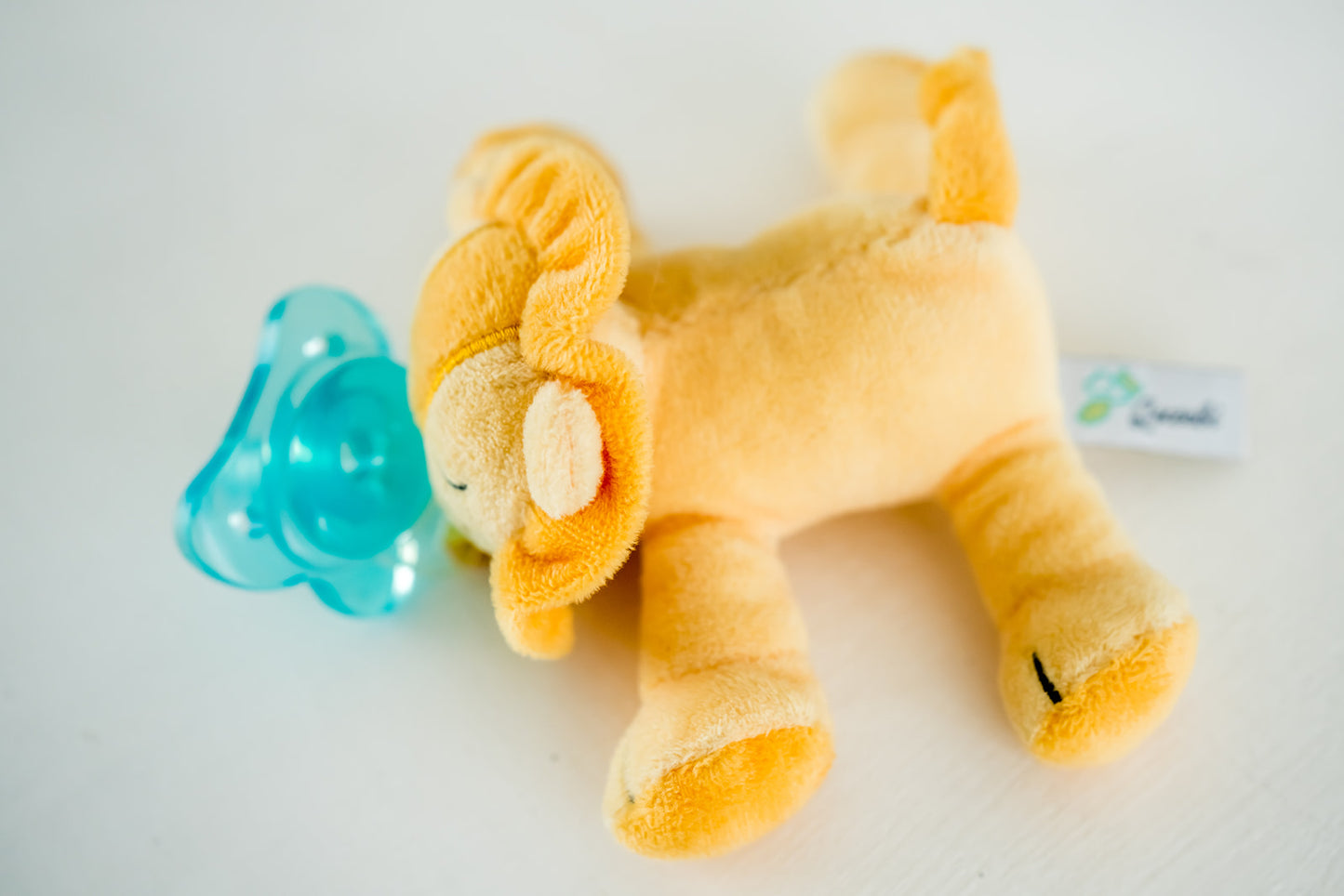 Queebi PaciBuddy Lion Pacifier Holder