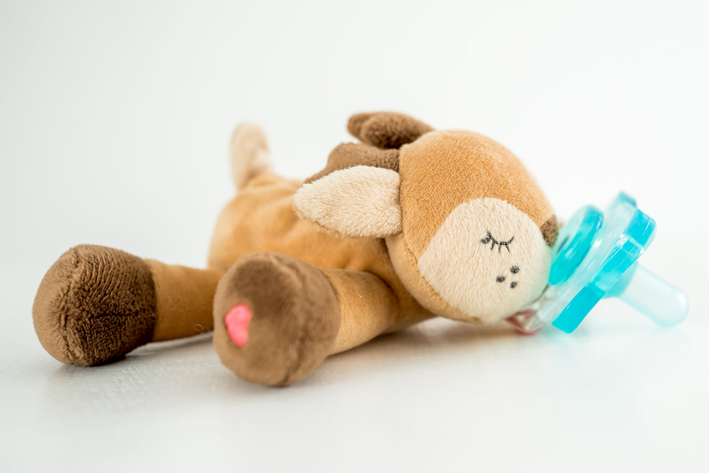 Queebi PaciBuddy Deer Pacifier Holder