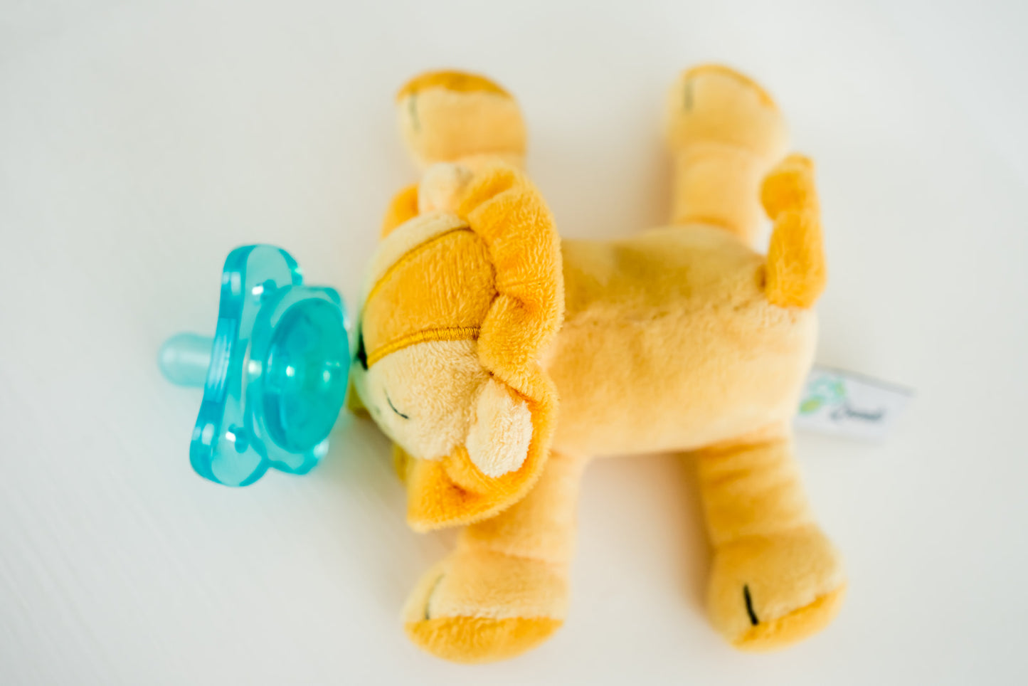 Queebi PaciBuddy Lion Pacifier Holder