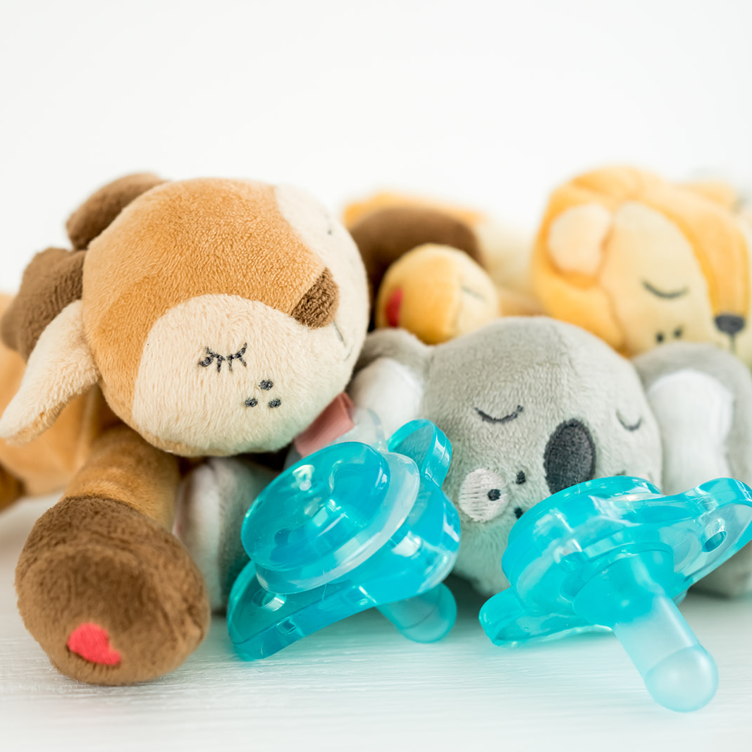 Queebi PaciBuddy Deer Pacifier Holder